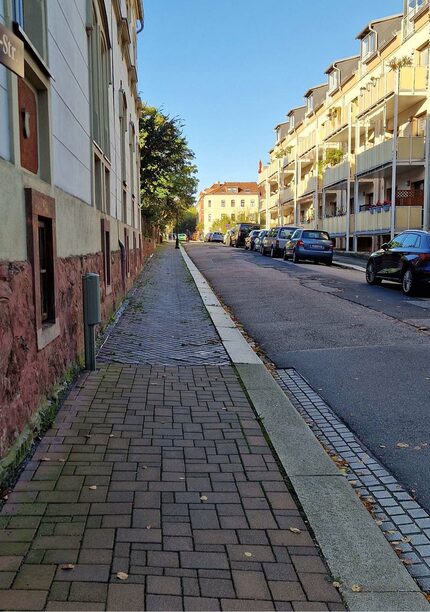 Weg vor der Sanierung