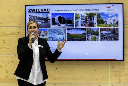 OBin Constance Arndt beim Vortrag