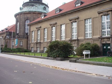 Stadtarchiv Eingangsbereich (rechts) im Gebäude des Städtischen Museums