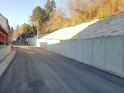 neue Stützwand in Cainsdorf
