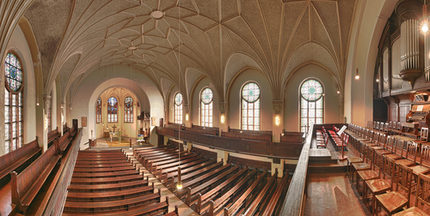 pauluskirche_innen_Orgelempore.jpg