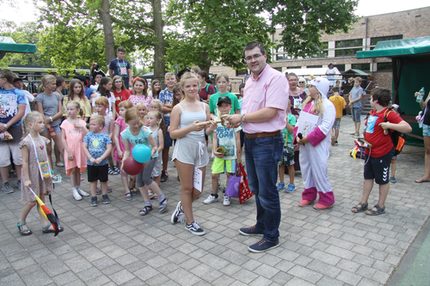 Oberbürgermeisterin Lea gibt Spielstadt-Schlüssel zurück