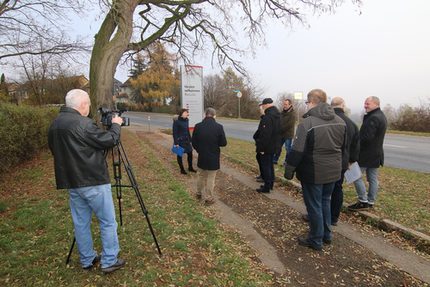 Willkommensstele Übergabe