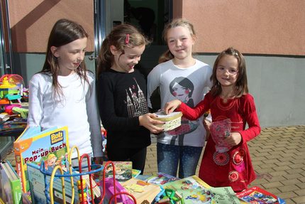 Kinder beim Basar