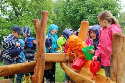Gedränge an der Matschanlage