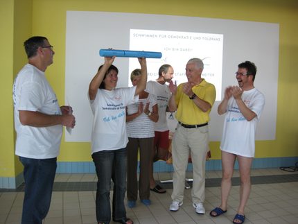 0109_2010_StaffelstabuebergabeSchwimmen.JPG