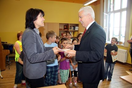 Übergabe Fördermittelbescheid a.jpg