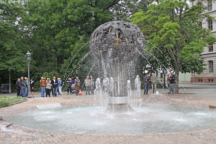 200614Freundschaftsbrunnen1.JPG