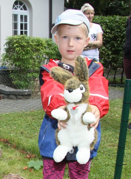 060917Jonathan mit Hasen-Dienst-Schlüssel.jpg