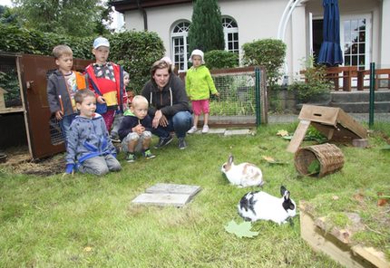 060917_Kindergruppe mit beiden Häschen.jpg