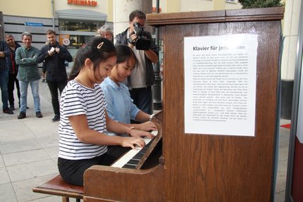280917_Klavier_Geschwisterkinder am Klavier.jpg