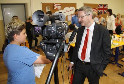 TV Mini Zwickau interviewt Felix Angermann von der Sparkasse Zwickau.jpg