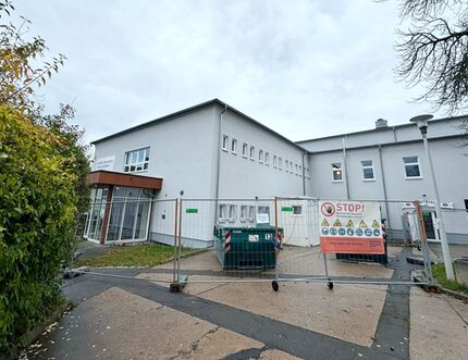 abgesperrter Bereich steht am Innenausbau beteiligten Gewerken zur Verfügung