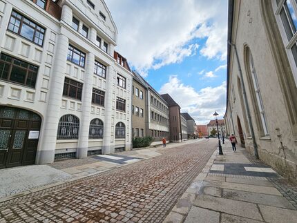 Ein Teil der Straße erhielt historisches Granitgroßpflaster