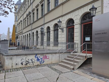 Mauer am Neuberinplatz