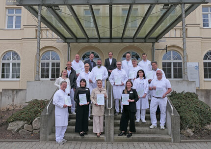 Zertifikatsübergabe durch die Krankenhausleitung an die im OZZ organisierten Organkrebszentren