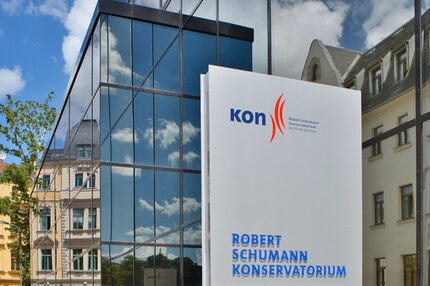 Haupteingang Robert-Schumann-Konservatorium