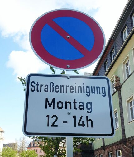 Hinweisschild Straßenreinigung