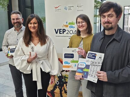 Vertreter der Agentur und der Stadt