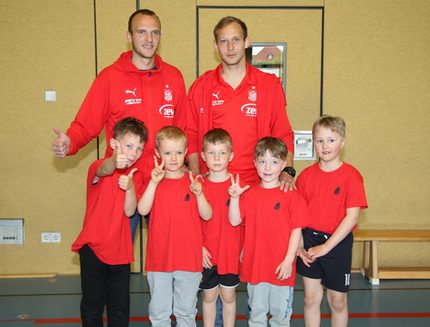 Die Siegerehrung übernahmen auch in diesem Jahr wieder Spieler vom FSV Zwickau (Julius Reinhardt und Rene Lange)