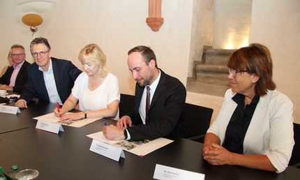 Vertragsunterzeichnung