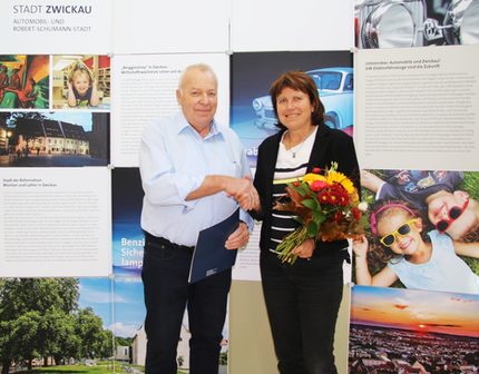 Uwe Kerzig mit Oberbürgermeisterin Dr. Pia Findeiß
