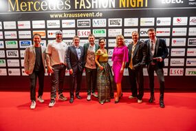 Roter Teppich Gruppenbild