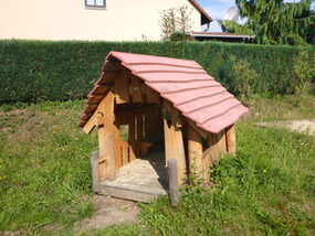 030 Spielhütte