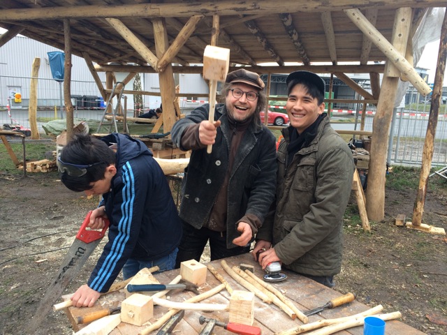 Holzhammerbau während der Bau-Erlebnis-Tage im Historischen Dorf